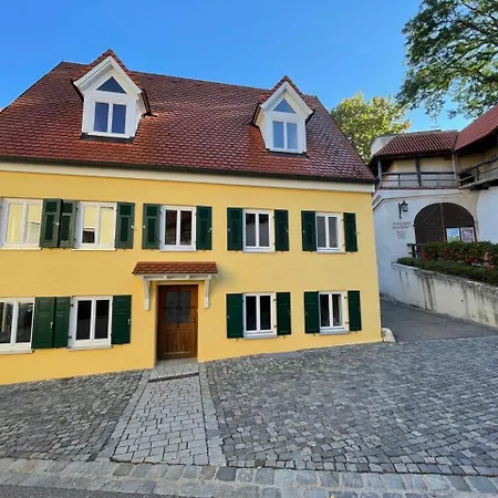 Appartement Stadtmauer - Stilvolle Mit King Bett Direkt An Der Historischen Stadtmauer